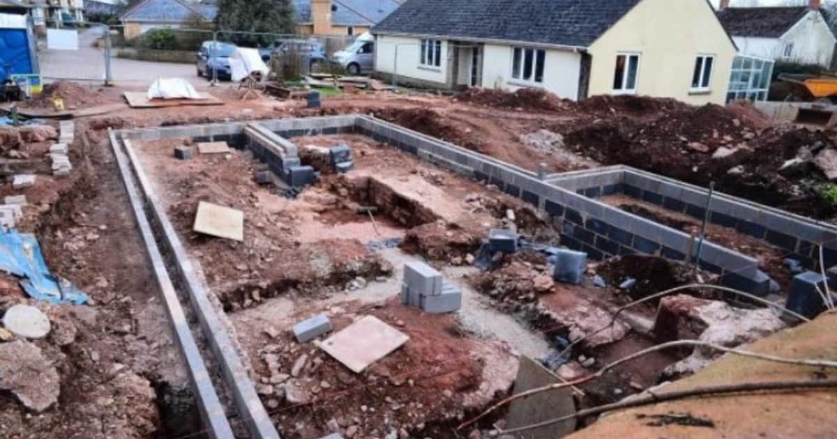 Un jubilado construía un bungalow en su jardín y descubrió un palacio medieval enterrado