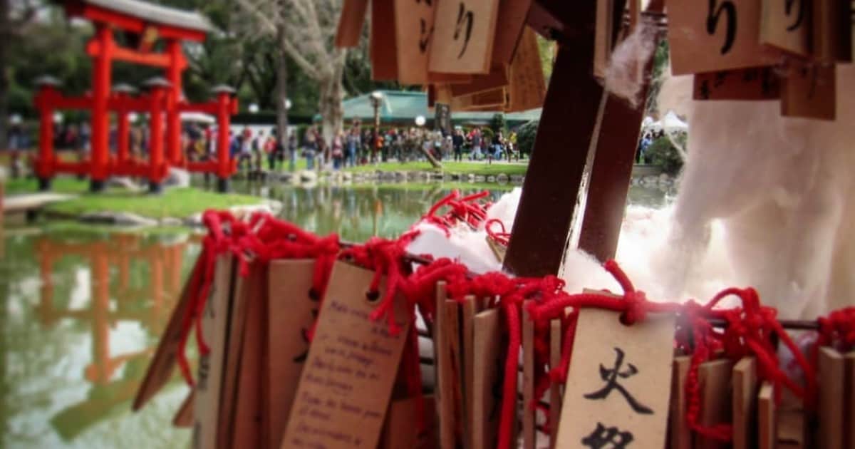La milenaria ceremonia japonesa con fuego y tambores para dejar atrás la mala energía: dónde se celebra y cómo participar en la Ciudad