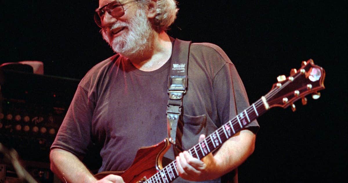 Cita del día del célebre guitarrista Jerry Garcia: "Vive la vida esperando lo peor, deseando lo mejor y viviendo para el futuro"