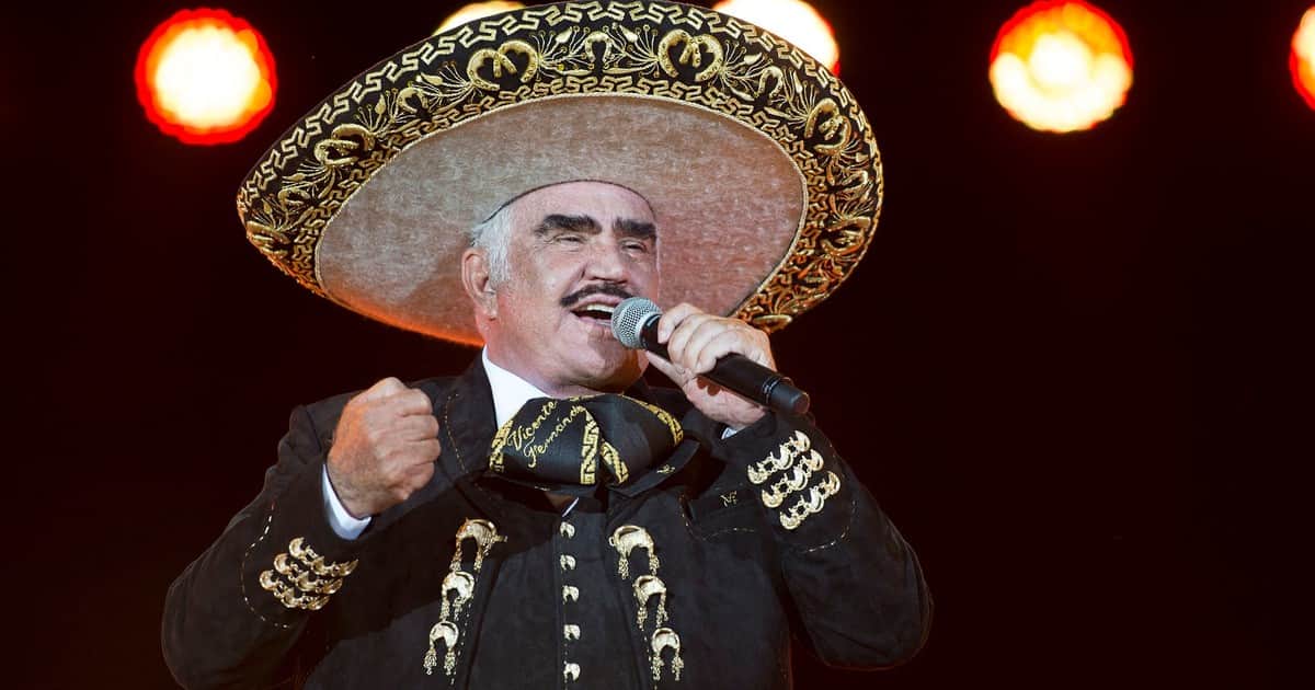Vicente Fernández, "El Chente" de México, en exclusiva con Adela en 2013: "Para llorar se necesita se muy hombre"