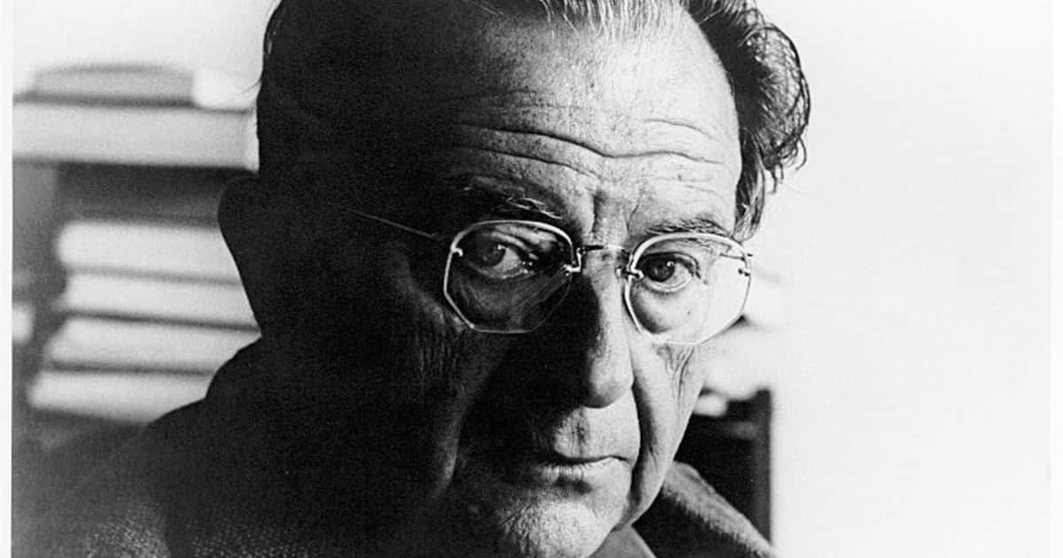 Erich Fromm, psicoanalista: "Dar [amor] produce más felicidad que recibir, porque en el acto de dar está la expresión de mi vitalidad"