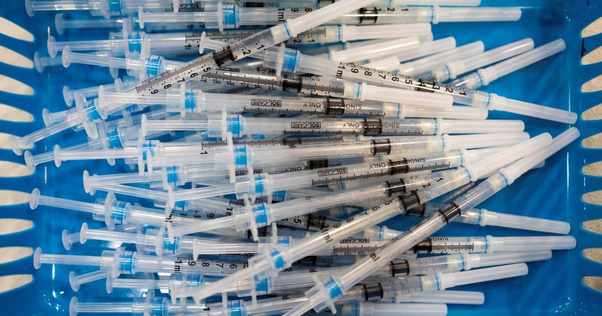 Deben llegar al país vacunas del Covid de Pfizer por casi US$ 100 millones y como no se usan evalúan otro plan