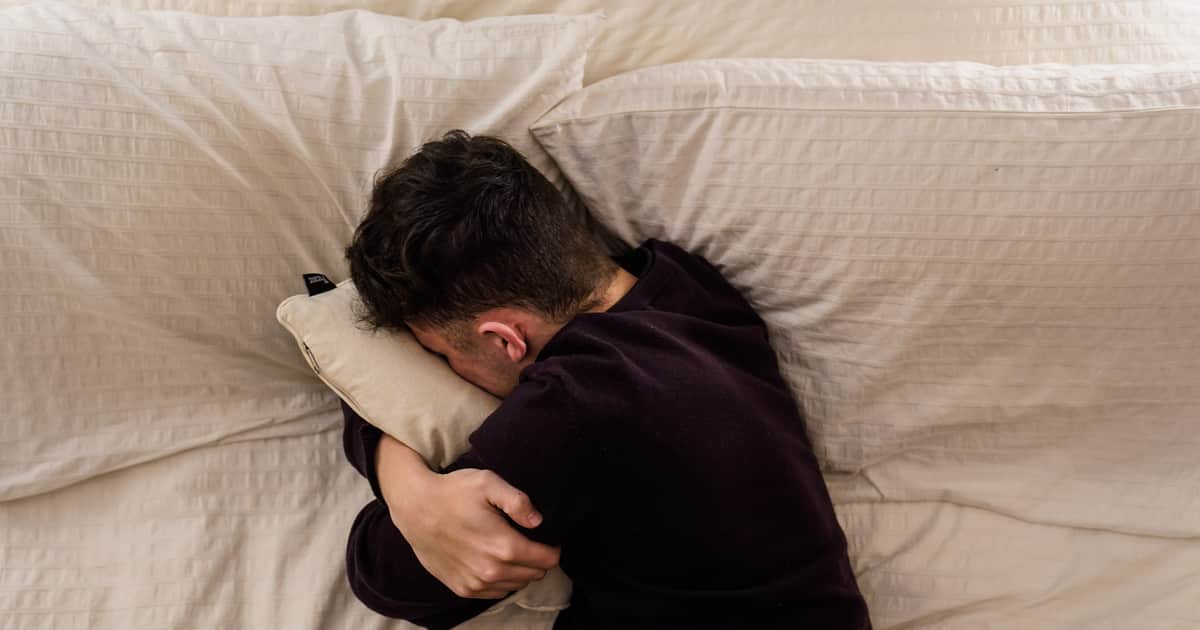 Suicidio: cómo influyen la falta de inclusión social y los factores económicos en el aumento de casos en adolescentes y jóvenes