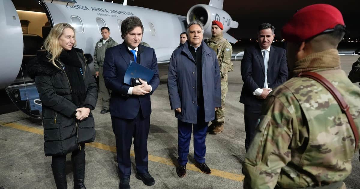 El peronismo busca hacer pie en Córdoba, pero Llaryora prioriza su reelección y mantiene un puente abierto con Milei