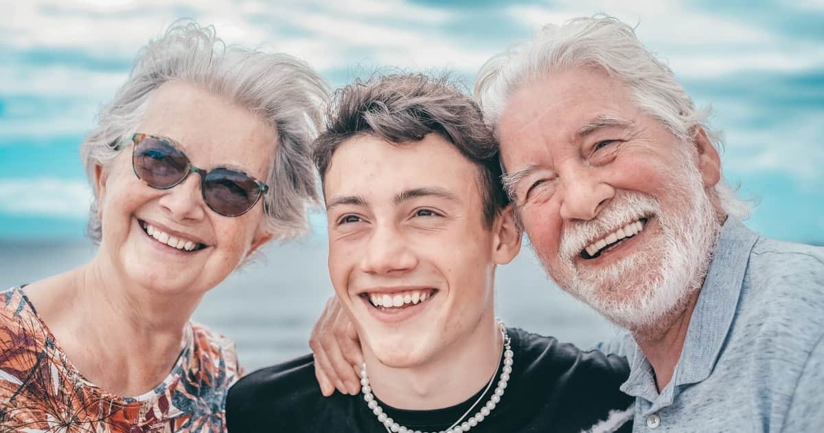 Los psicólogos dicen que el error número uno que cometen los abuelos con sus nietos es el mismo que cometieron como padres; simplemente no lo reconocen la segunda vez