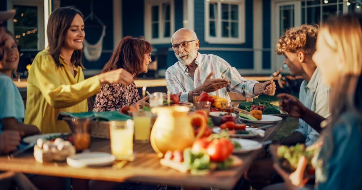 "Comer juntos nos ayuda a mantenernos sanos": investigadores japoneses realizan un estudio que demuestra que las comidas compartidas alivian el estrés y aumentan la longevidad