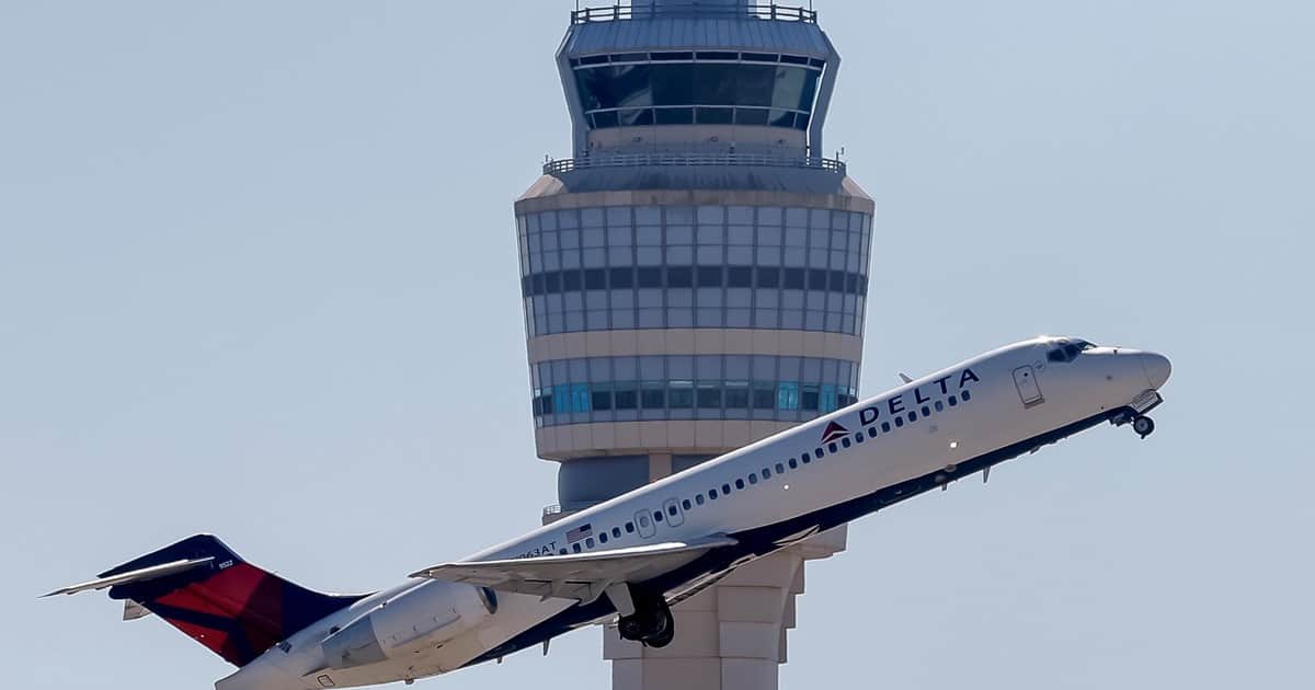 Pánico en el aire: un avión de Delta cayó 27.000 pies en 10 minutos y tuvo que aterrizar de emergencia en Las Vegas