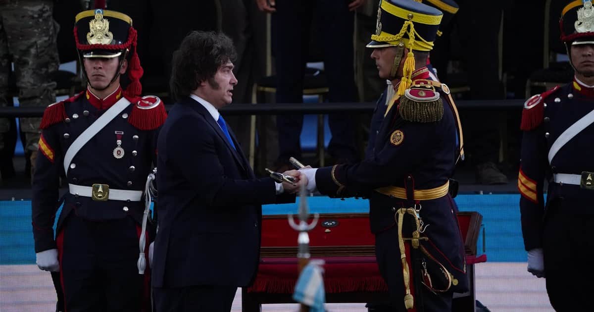 Javier Milei y sus medidas, EN VIVO: el Presidente encabeza la inauguración del Museo del Regimiento de Granaderos a Caballo