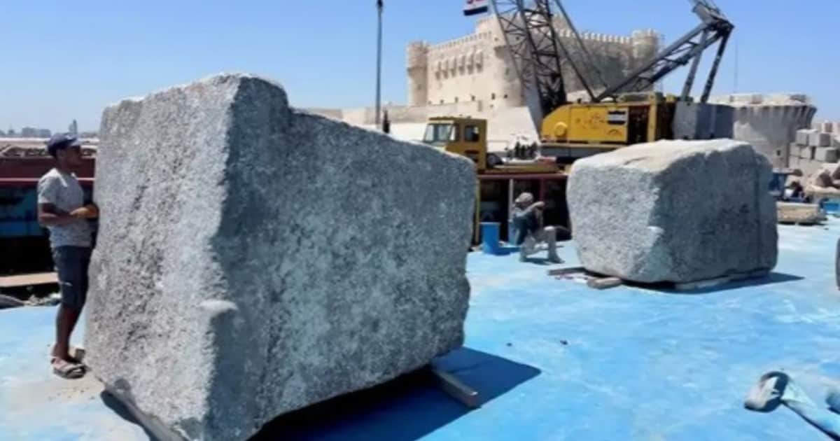 Arqueólogos recuperan del fondo del mar 22 bloques de una de las 7 maravillas del mundo antiguo