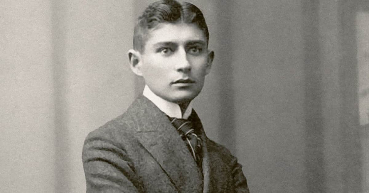 Franz Kafka, escritor, dejó una poderosa reflexión sobre los momentos en los que todo parece perdido: "Cuando todo parezca haber terminado, surgirán nuevas fuerzas; eso significa que estás vivo"