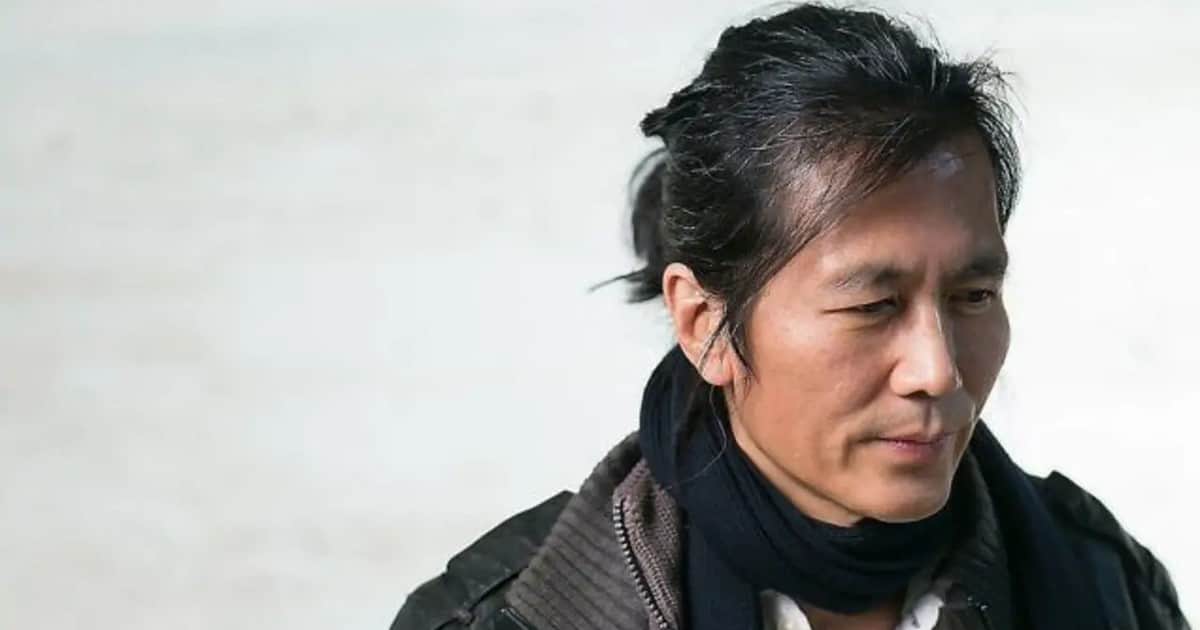 Byung-Chul Han, filósofo, sobre los smartphones: "Preferimos escribir mensajes de texto en lugar de llamar porque al escribir estamos menos expuestos al trato directo"