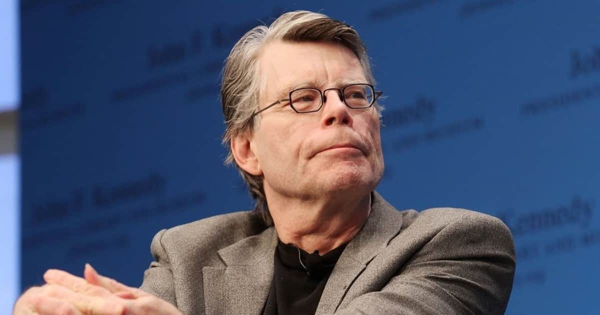 Stephen King, escritor estadounidense, 78 años: "El talento es más barato que la sal de mesa; lo que separa al individuo con talento del exitoso es el trabajo duro"