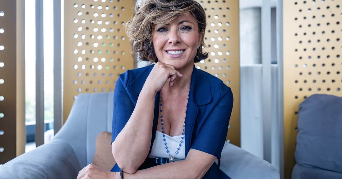 Sonsoles Ónega, 48 años: "Me he perdido toda la infancia de mis hijos. No les he bañado, no les he echado colonia ni he leído con ellos"