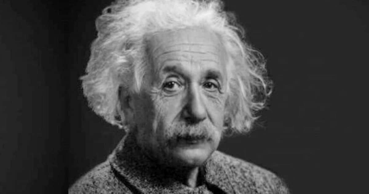 Albert Einstein a su hijo: “Tocar el piano y la carpintería son las mejores actividades para tu edad, incluso mejores que la escuela”
