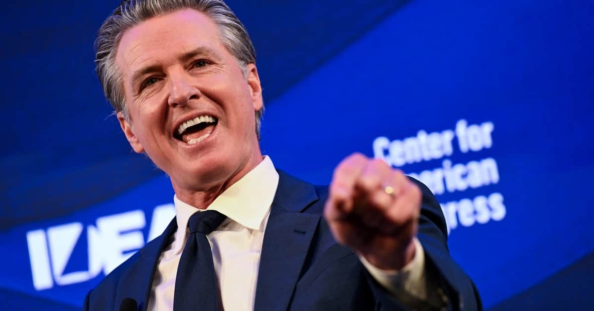 El plan de Newsom para modernizar California: trámites más rápidos, alertas de calor y nuevas contrataciones