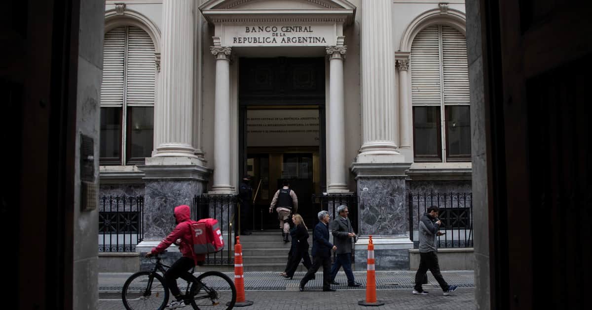 El Gobierno pagó US$ 800 millones al FMI y el BCRA terminó la jornada sin comprar reservas