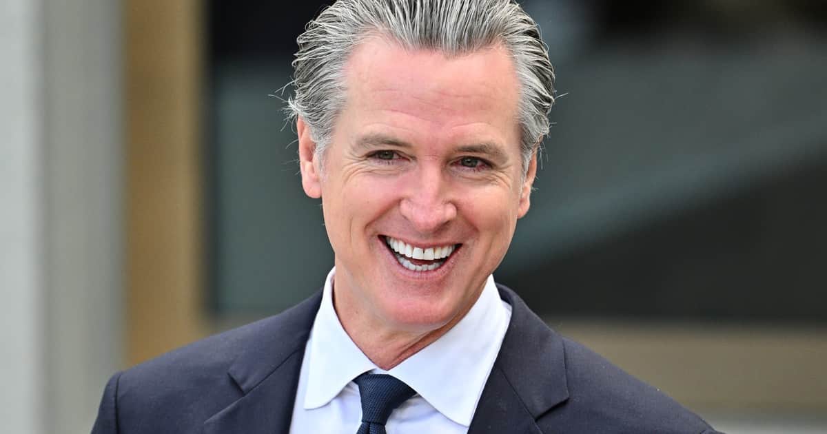 Confirmado en California: Gavin Newsom firmó la ley SB 169 que modifica el acceso a las licencias de conducir