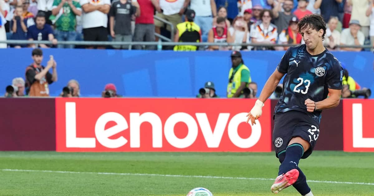 Dos de los jugadores colgados en el "container" se burlaron tras la eliminación de River de la Copa Sudamericana