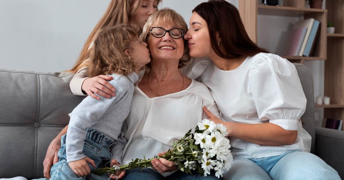 La psicología dice que los padres mayores que se niegan a vender la casa demasiado grande no son tercos ni poco prácticos: la vivienda es el único lugar donde toda la familia aún se reúne, y venderla significa declarar el fin de una era
