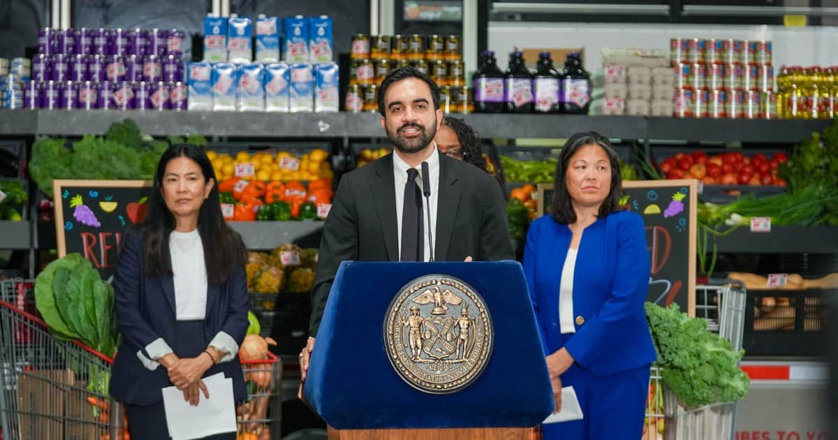 Nueva demanda para Zohran Mamdani: acusan al alcalde de Nueva York por "competencia desleal" y "monopolio" debido a sus supermercados municipales