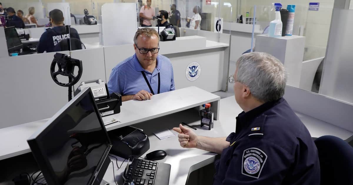 Ya es oficial | Aeropuertos de Dallas, Atlanta, Nueva York y Nueva Jersey restringen y bloquean el ingreso y la salida al país a quienes posterguen este trámite de actualización con el pasaporte