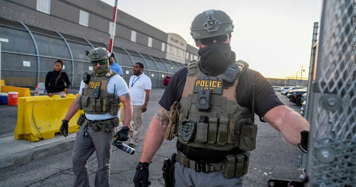 El ICE ataca y deja tirado en la calle a un ciudadano estadounidense en una detención errónea en Chicago
