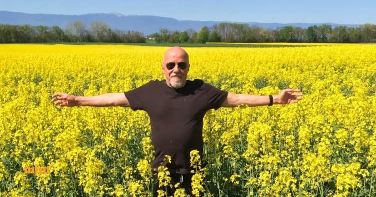 La reflexión de Paulo Coelho, escritor de 79 años: "Las cosas simples son las más extraordinarias y sólo los sabios consiguen verlas"