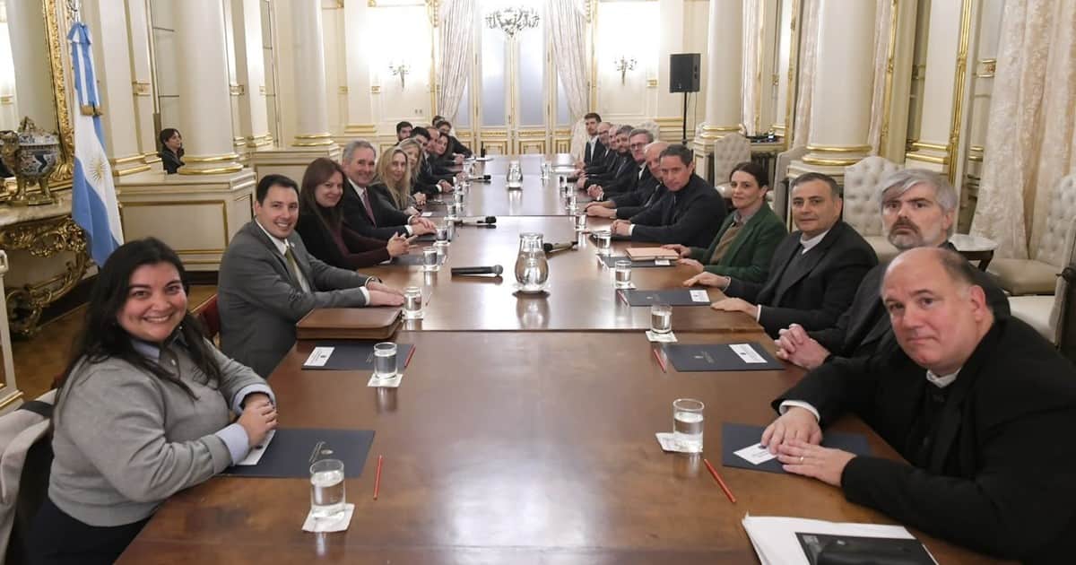 Tras las críticas al Gobierno por los morosos, Karina Milei recibe a la cúpula del Episcopado por la visita del Papa