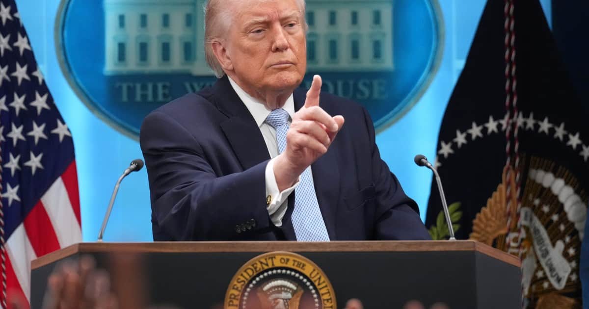 CNN, MS NOW y Politico notifican al gobierno de Trump que demandarán por negarles el acceso a la Casa Blanca