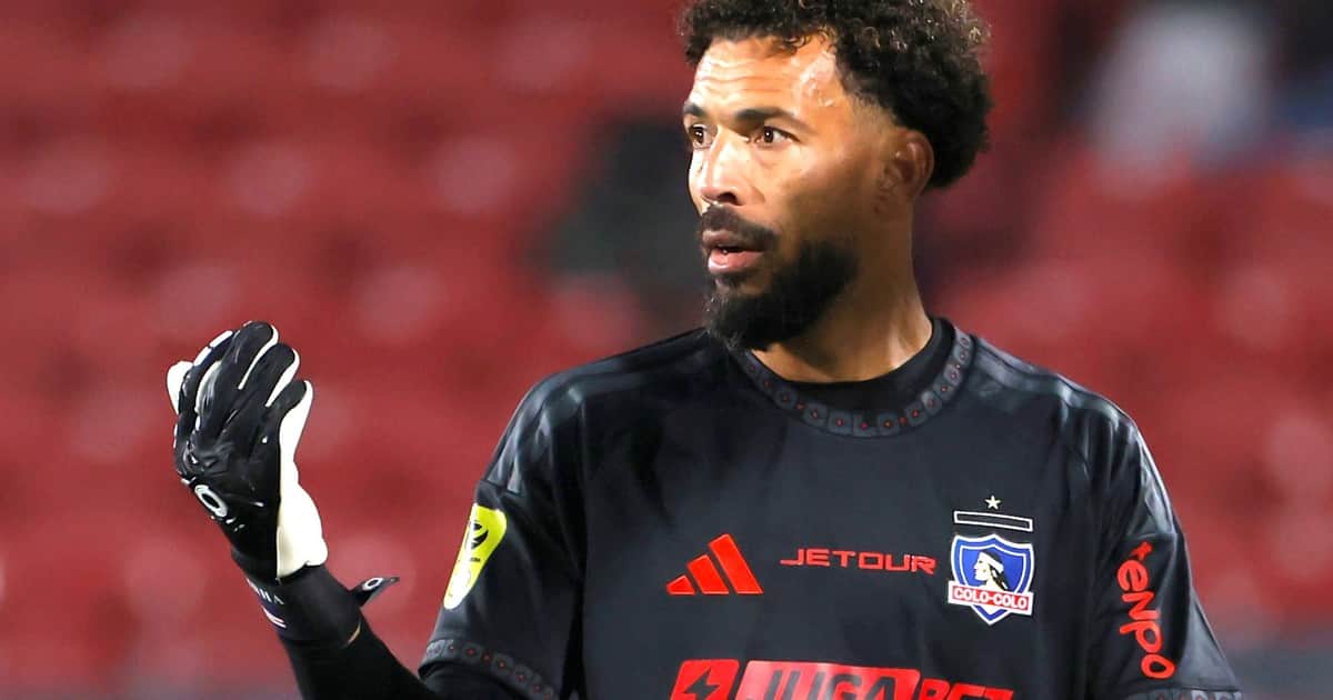 Vozinha debutó con Colo Colo y mantuvo la valla invicta: el delantero argentino que lo hizo celebrar en la Copa Chile