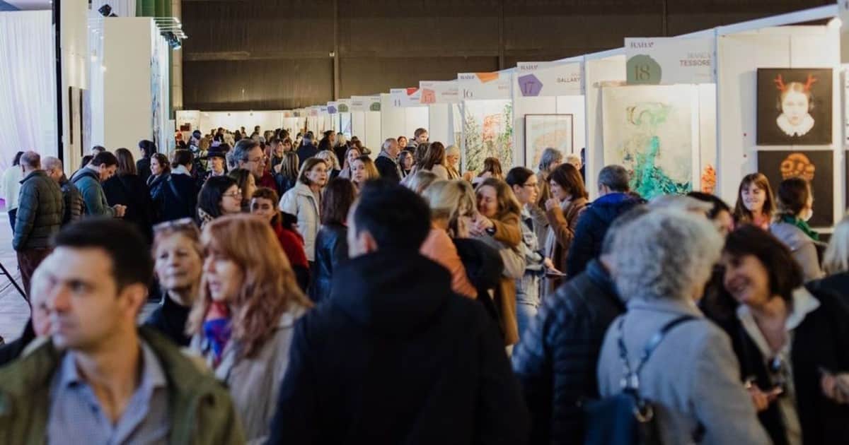 La feria de arte que eliminó a los intermediarios trae a La Rural obras de promesas de la pintura, ceramistas y hasta arquitectos