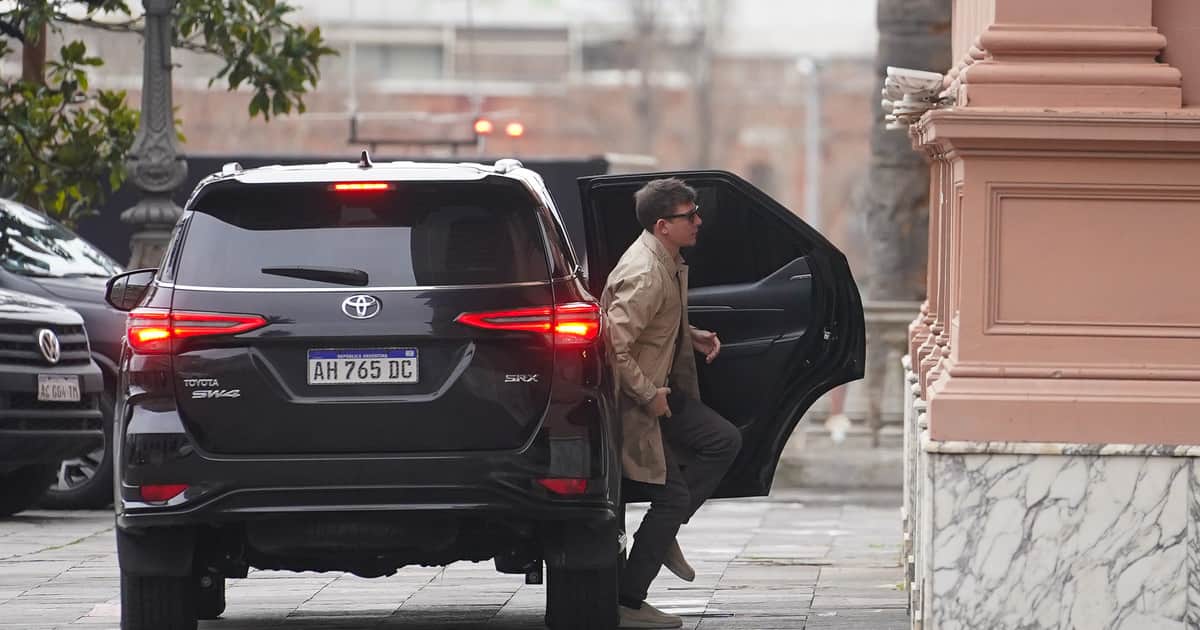 Santiago Caputo y las Fuerzas del Cielo se reordenan luego del avance del karinismo sobre la comunicación digital del Gobierno