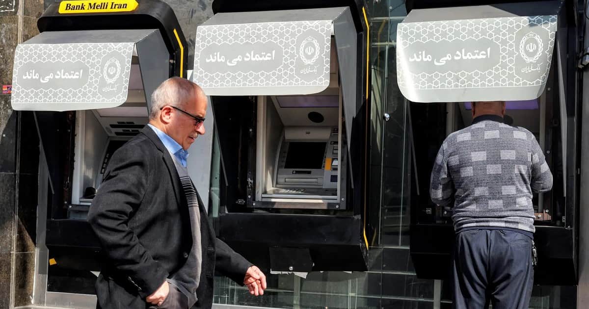 Tras oleadas de sanciones, ¿cómo es posible que este banco iraní siga funcionando?