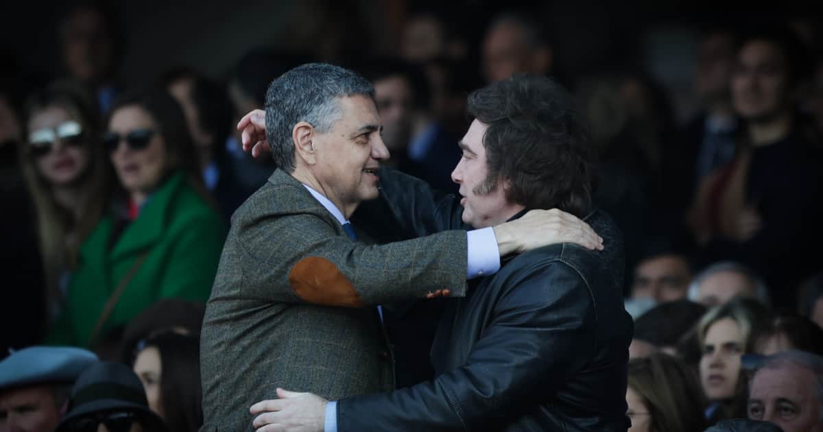Para mostrar apoyos y consensos, Javier Milei lleva una docena de gobernadores a su viaje a París