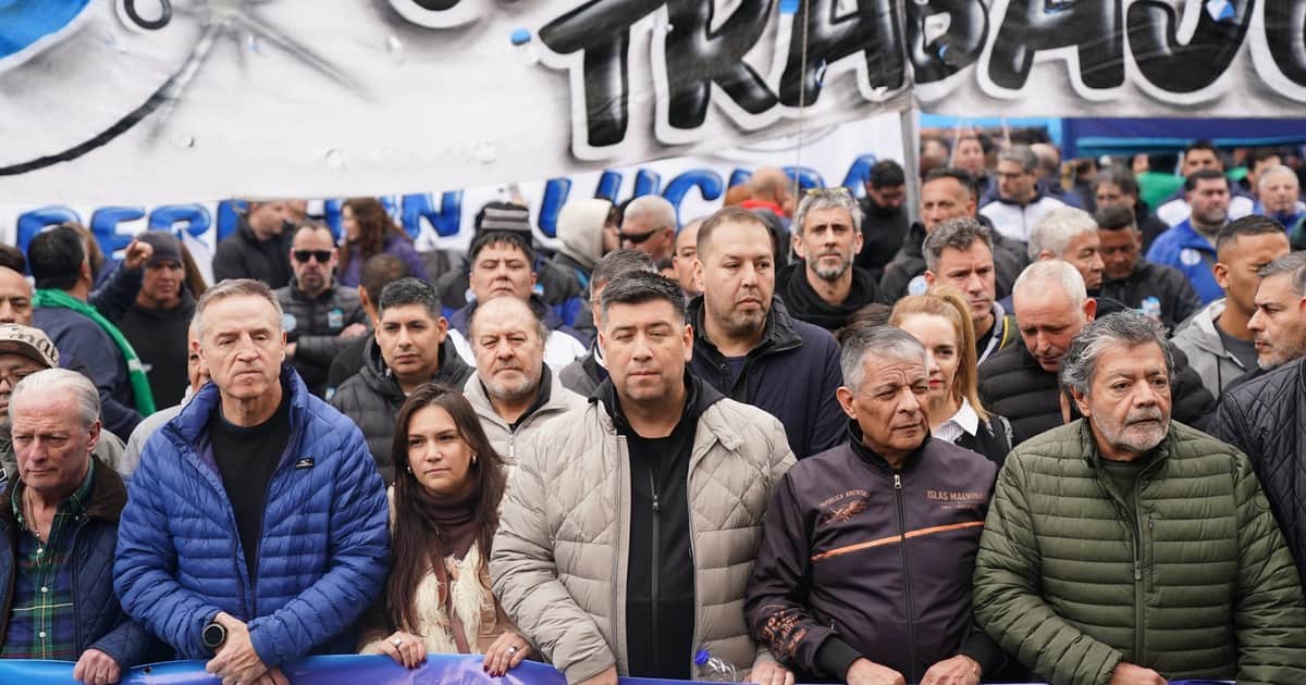 El Gobierno dice que quiere elevar el piso sueldos a $1.000.000, pero las centrales desconfían y vacían el Consejo del Salario