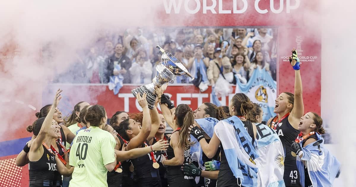 El exabrupto de Milei, la diputada que fue "una nena" del hockey y la foto vintage de Patricia Bullrich por Las Leonas campeonas del mundo