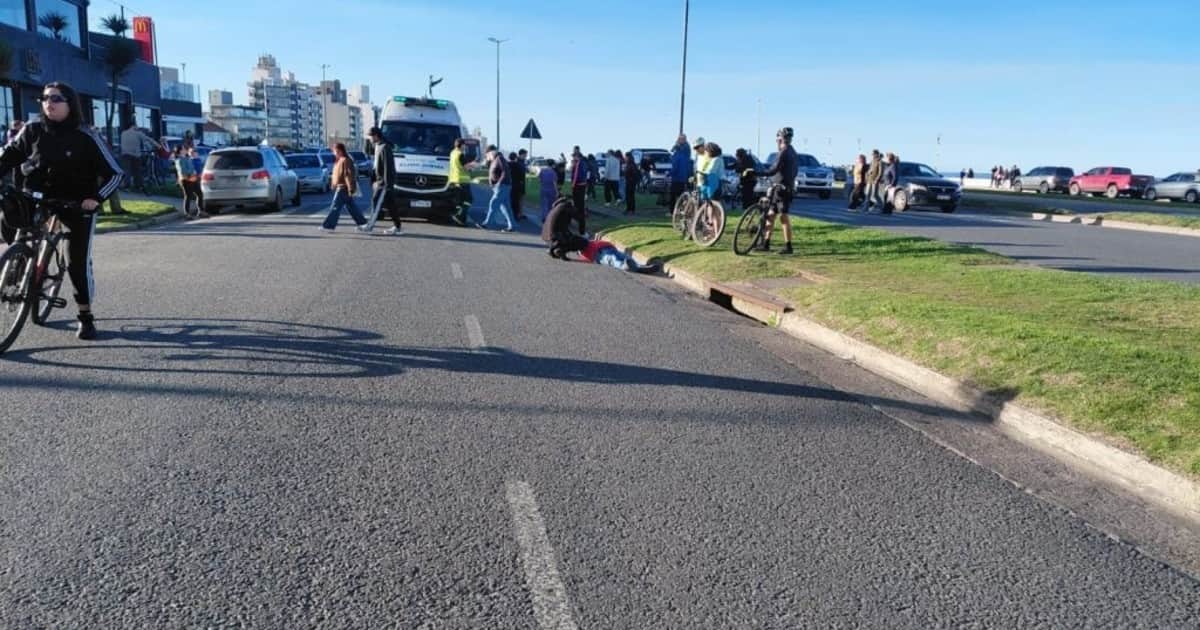 Perdió el control del auto, se subió a un cantero y atropelló a una pareja en plena costa: el conductor tiene 83 años