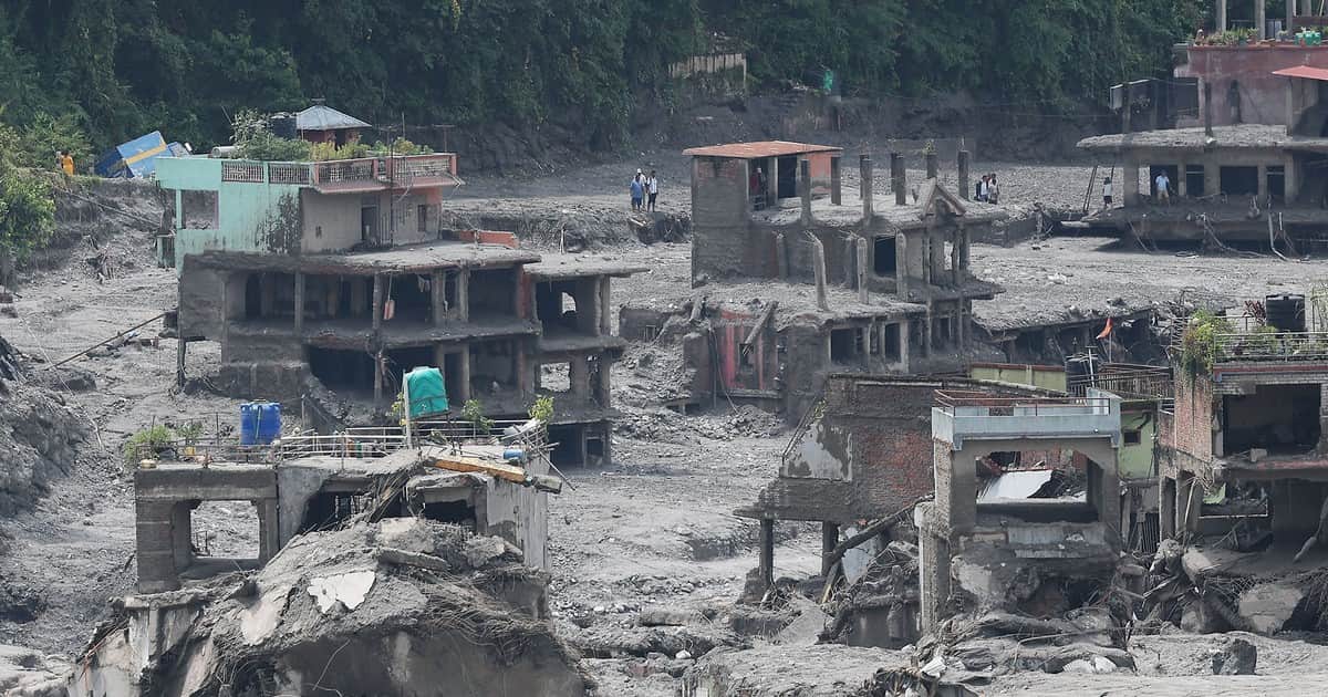 Desastre en Nepal: rescataron a una nena de seis años tras 60 horas atrapada en un hueco