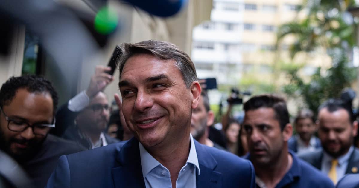 Flávio Bolsonaro se acerca a Lula da Silva en las encuestas y aparecen empatados en un eventual balotaje en Brasil