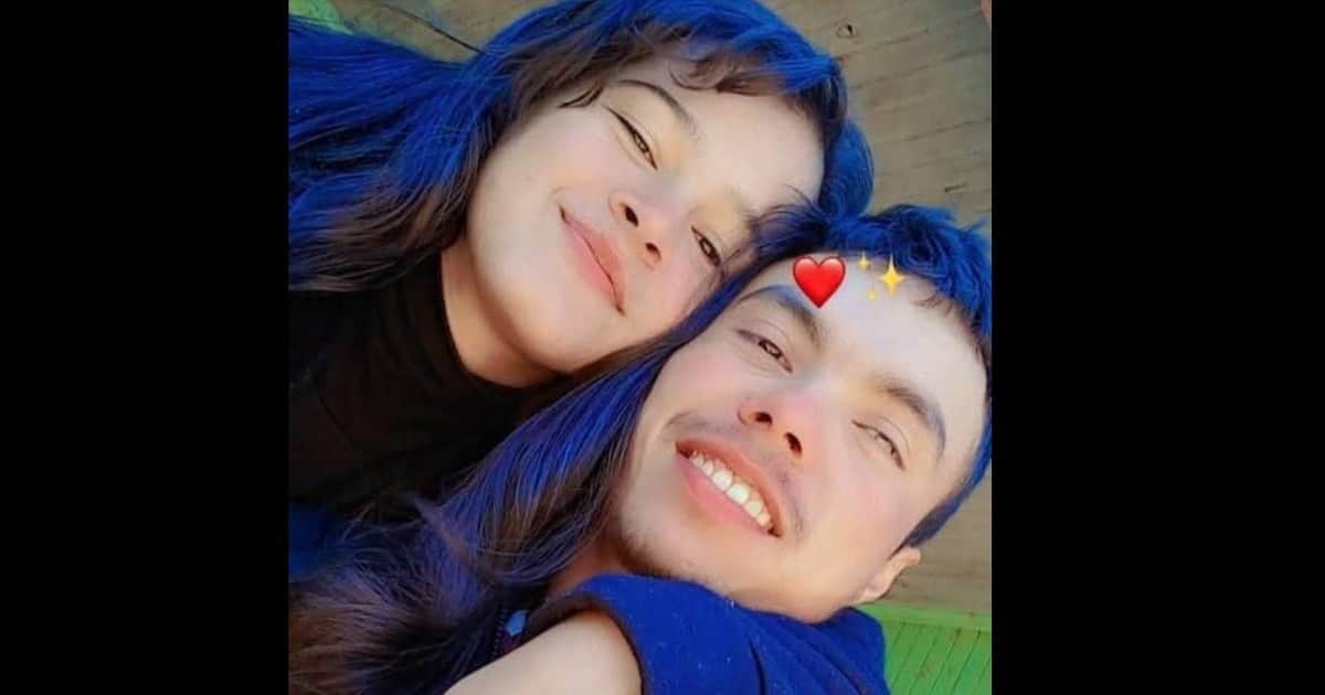 Iban en moto y los chocaron en una camioneta robada: murieron los dos