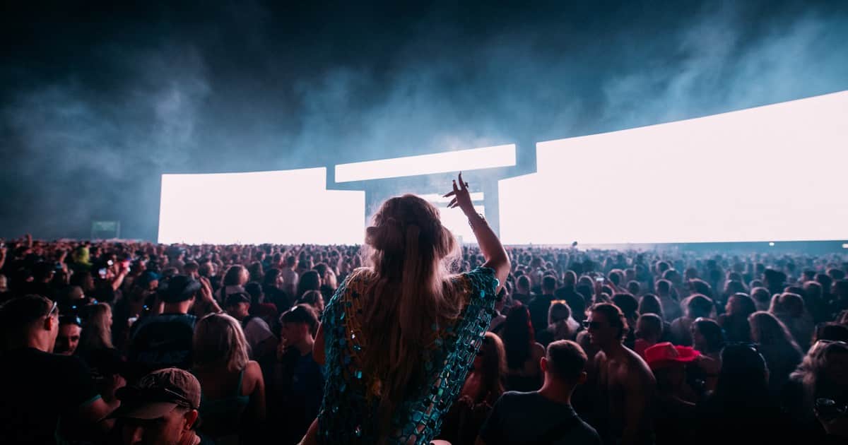 De Underworld a Calvin Harris: dos generaciones de música electrónica y una misma multitud en Creamfields UK, a pesar del mal tiempo