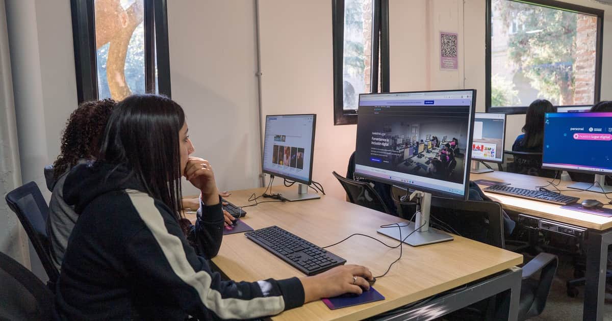 Personal inauguró en San Miguel "Nuestro Lugar Digital", un espacio para la formación de docentes y estudiantes