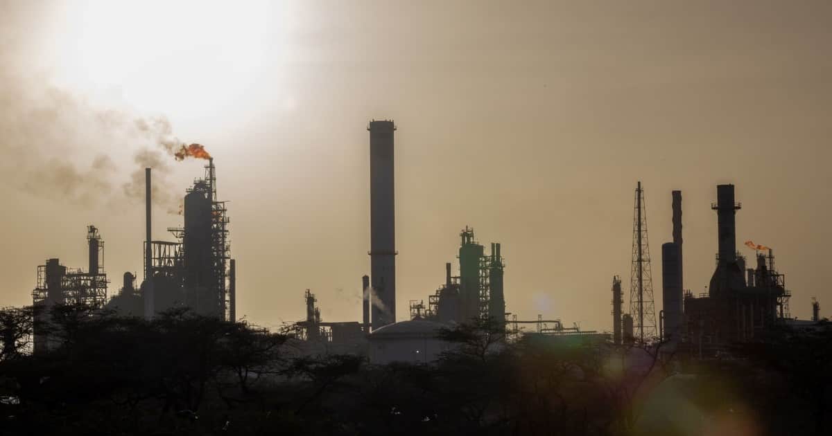 Chevron anunció acuerdos para duplicar su producción petrolera en Venezuela en cinco años