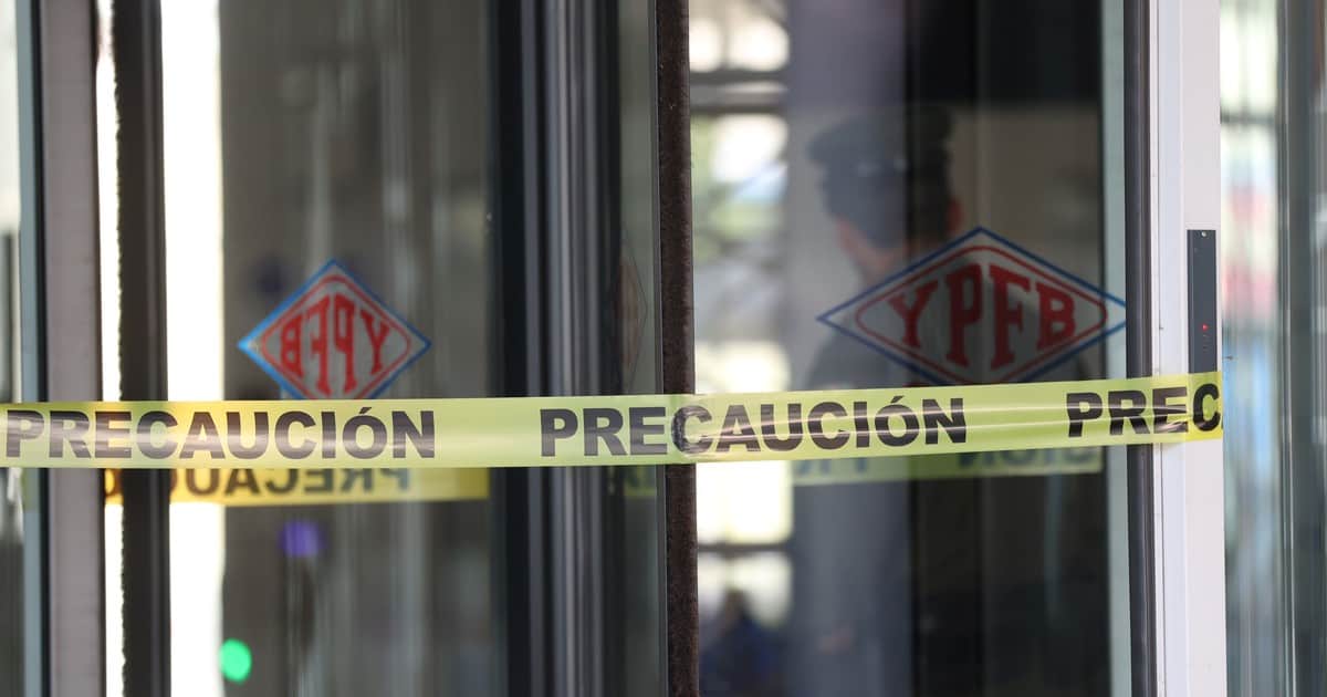 El gobierno de Bolivia ordena intervenir la petrolera estatal por la crisis de combustibles