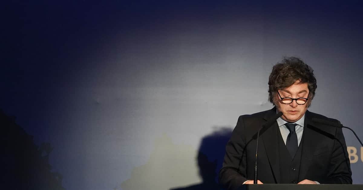 Javier Milei y sus medidas, EN VIVO: el Presidente habla en una cumbre libertaria antes de su viaje a Chile