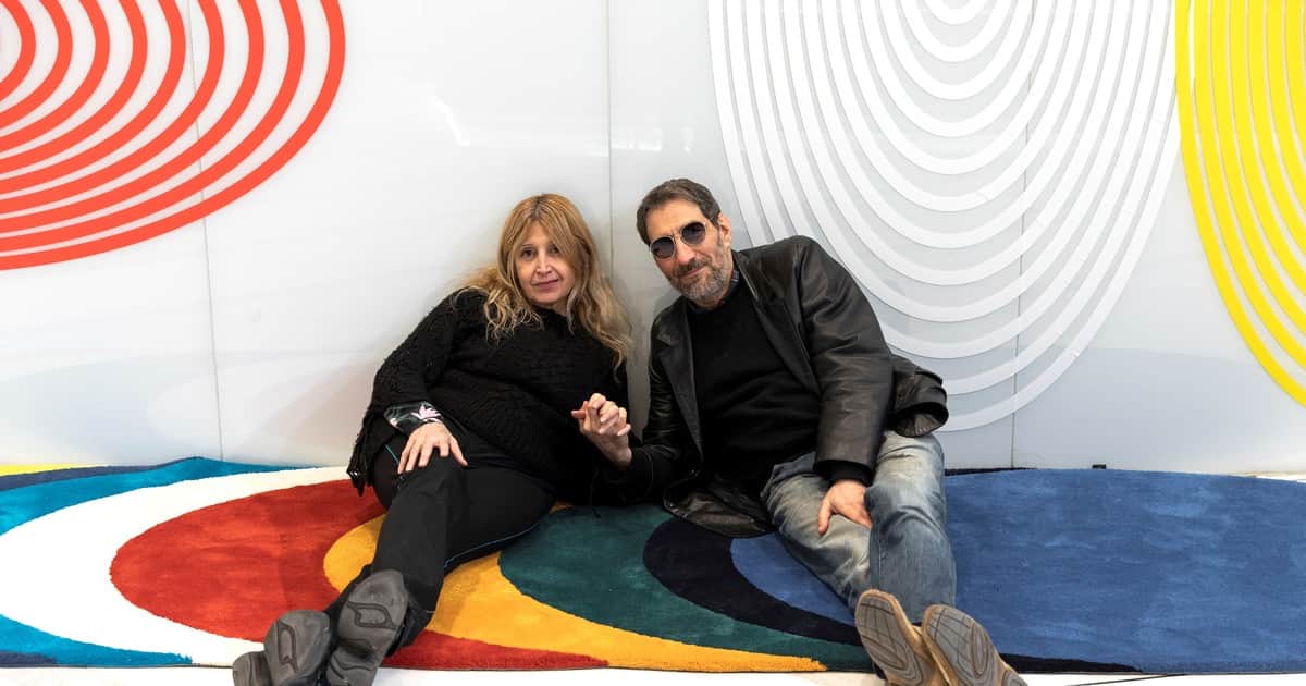 Los artistas Gachi Hasper y Fabio Kacero se encuentran en una muestra llena de color e ilusiones