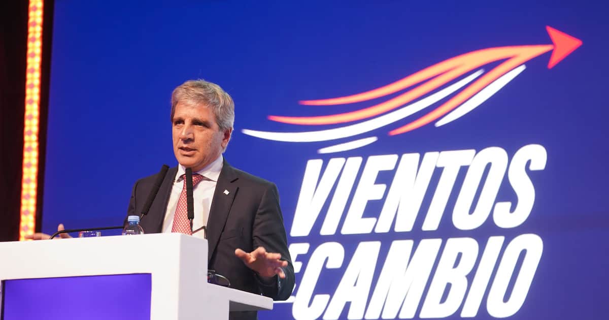 "No puedo hacer magia": Luis Caputo defendió el rumbo económico, pero dijo que en dos años todavía va a haber gente que no llegue a fin de mes