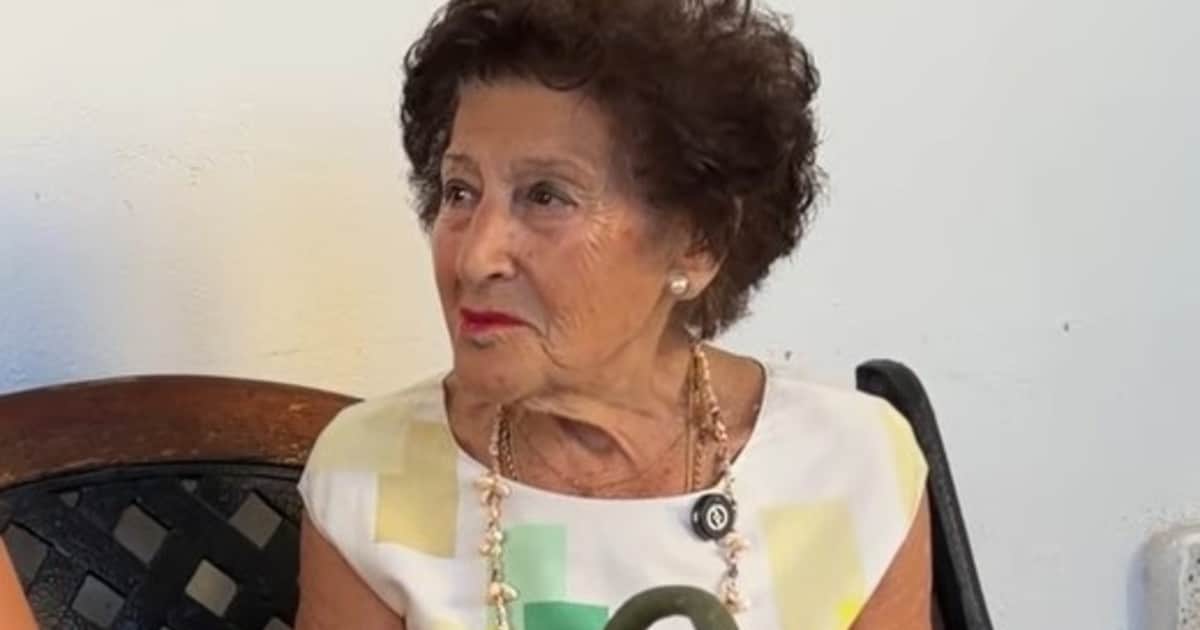 Toti, española de 100 años: "Me levanto tardísimo, a las 10.30 o las 11. Lo primero que hago es desayunar un café y un trozo de pan con mermelada de naranja amarga"