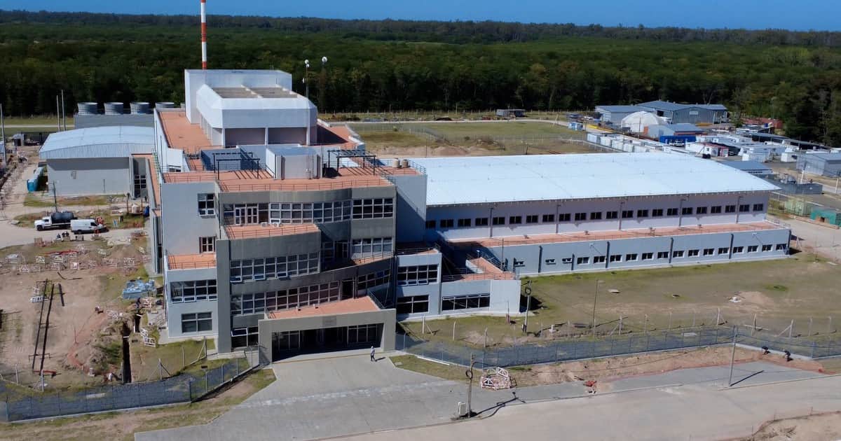 El Gobierno pondrá en marcha otro reactor nuclear en 2027 y buscará que un privado se haga cargo de su operación