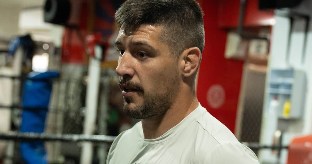 Joel Álvarez, luchador español en la UFC, 33 años: "Si no hay fecha de combates es cuando como cachopos, que mi abuela me dijo que hay que comer de todo"